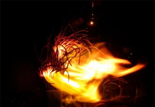 Xuất hiện những hiện tượng này trên bàn thờ thì đừng chủ quan, cần hết sức thận trọng