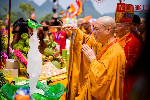 Ý nghĩa của nghi thức Tắm Phật trong lễ Phật Đản