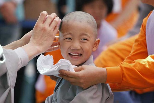 Tìm hiểu Bán khoán là gì? Có nên bán khoán trẻ con vào chùa hay không?