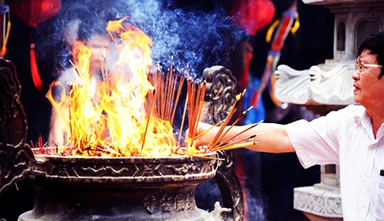 Trong thờ cúng, điều tối kỵ nhất là kinh động tới bát hương, lư hương