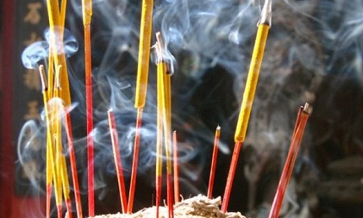Cuối năm rút chân nhang, lau dọn bàn thờ lúc nào chuẩn nhất để được gia tiên phù hộ