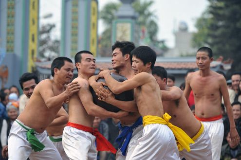 Trò diễn cướp cầu xưa ở Động Phí (Hà Tây)